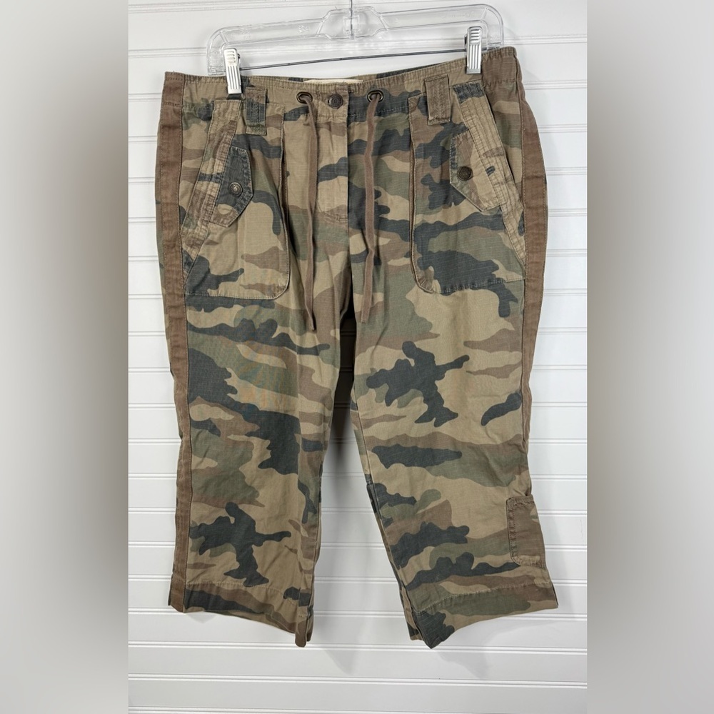 J.Crew women’s camo broken in, chino classic twill, city fit crops. Size 10